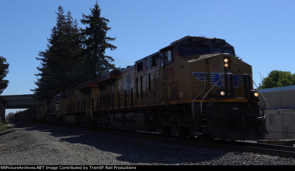 UP 8071 Leads the MOAOA-09
